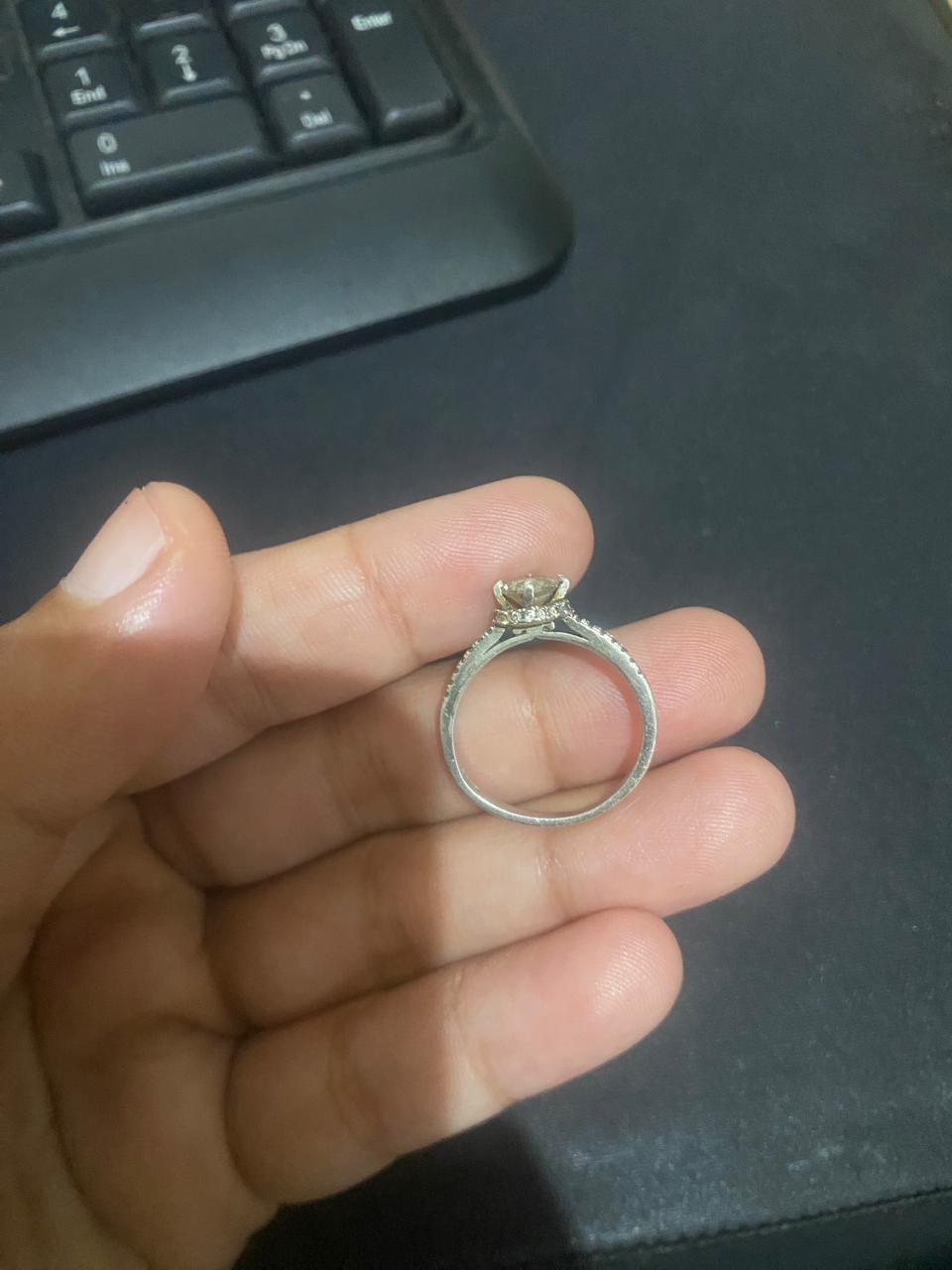 Cincin Mas Putih